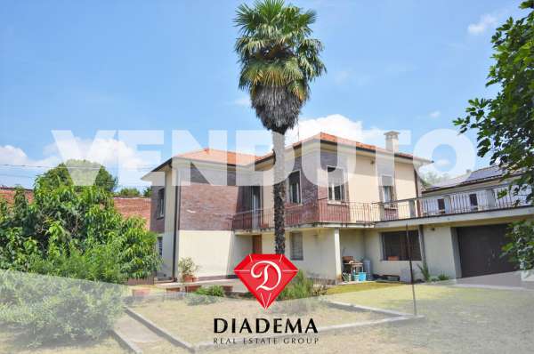 Foto Casa indipendente in vendita a Castronno