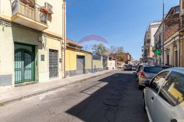 Foto Casa indipendente in vendita a Catania