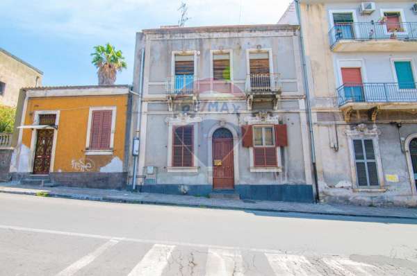 Foto Casa indipendente in vendita a Catania