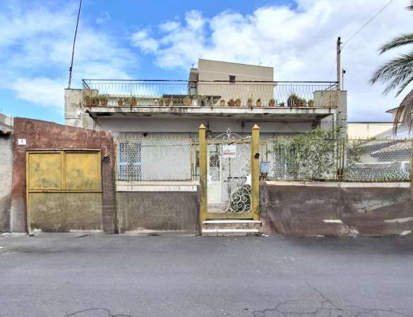 Foto Casa indipendente in vendita a Catania