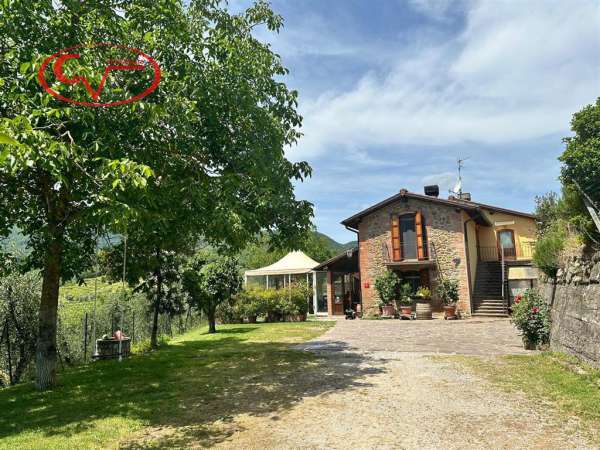 Foto Casa indipendente in vendita a Cavriglia