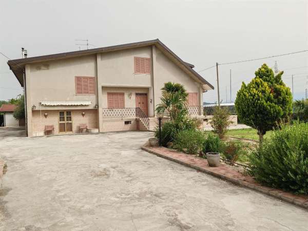 Foto Casa indipendente in vendita a Cepagatti