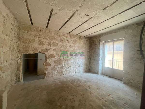 Foto Casa indipendente in vendita a Chiaramonte Gulfi