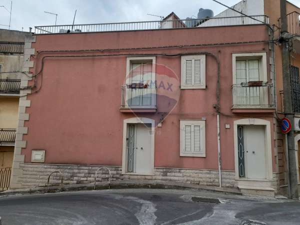 Foto Casa indipendente in vendita a Chiaramonte Gulfi