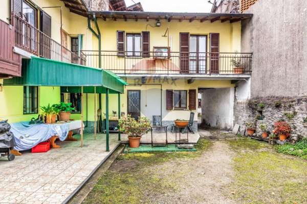 Foto Casa indipendente in vendita a Cuvio