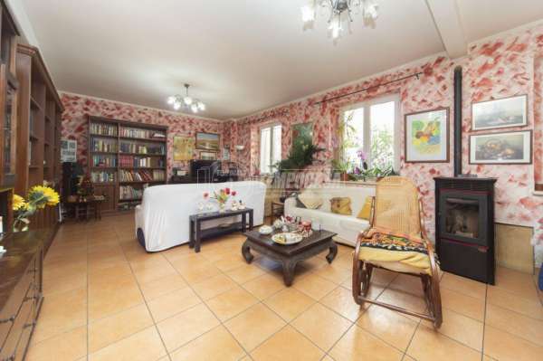 Foto Casa indipendente in vendita a Deruta