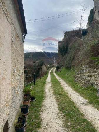 Foto Casa indipendente in vendita a Fabriano