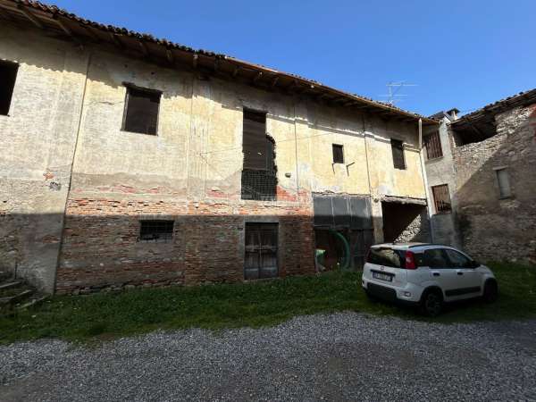 Foto Casa indipendente in vendita a Faloppio