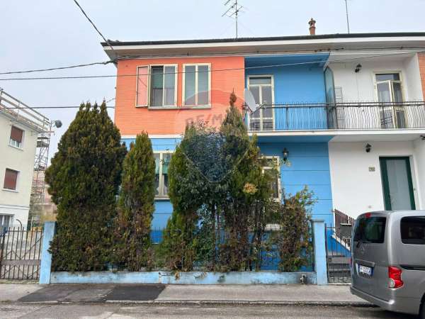 Foto Casa indipendente in vendita a Ferrara