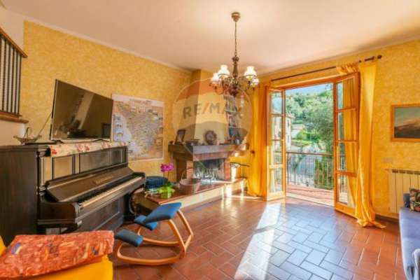 Foto Casa indipendente in vendita a Figline e Incisa Valdarno - 9 locali 247mq