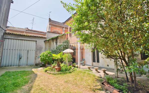 Foto Casa indipendente in vendita a Galliate