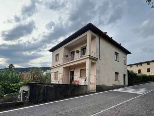 Foto Casa indipendente in Vendita a Garda Garda