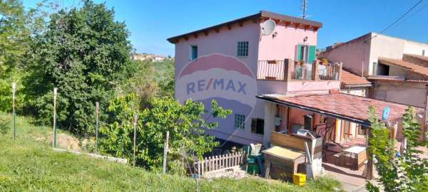 Foto Casa indipendente in vendita a Giuliano Teatino