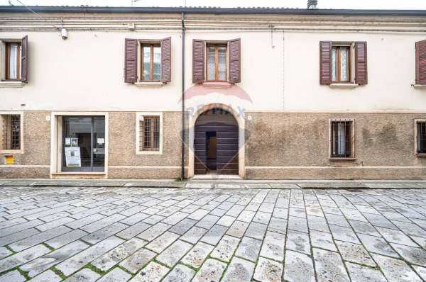 Foto Casa indipendente in vendita a Gualtieri
