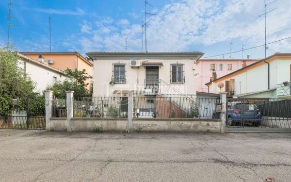 Foto Casa indipendente in vendita a Imola