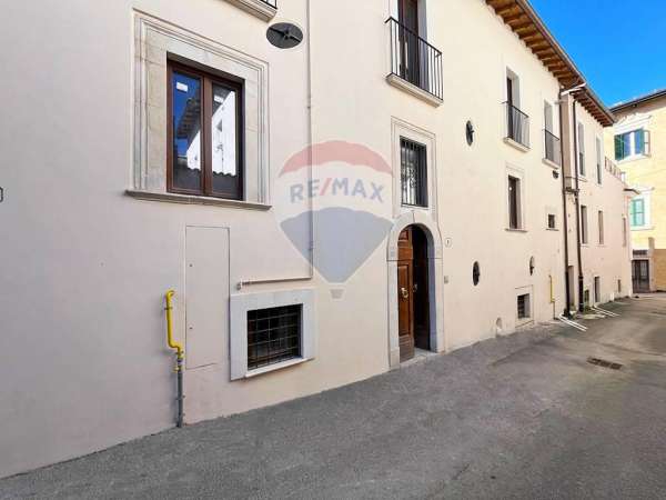 Foto Casa indipendente in vendita a L'Aquila
