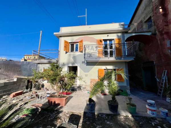 Foto Casa indipendente in vendita a Lavagna