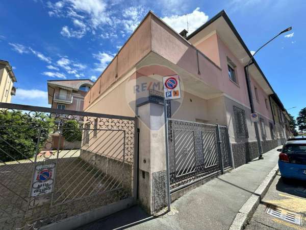 Foto Casa indipendente in vendita a Legnano
