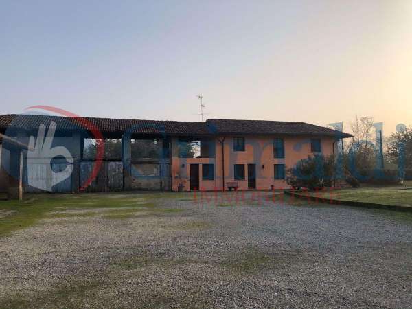 Foto Casa indipendente in vendita a Locate Di Triulzi