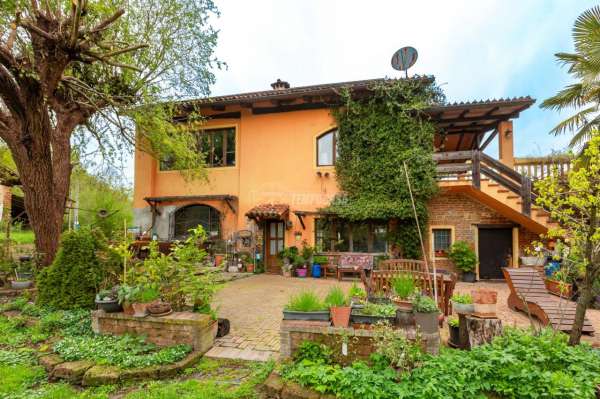 Foto Casa indipendente in vendita a Marentino