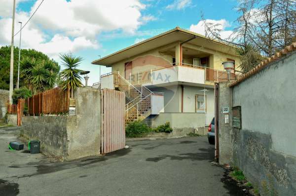 Foto Casa indipendente in vendita a Mascalucia