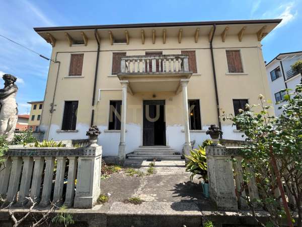 Foto Casa indipendente in vendita a Monteforte D'Alpone