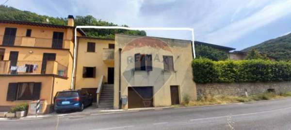 Foto Casa indipendente in vendita a Nocera Umbra - 6 locali 210mq