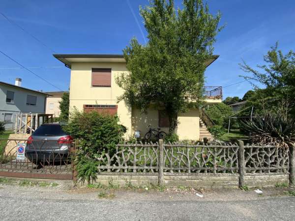 Foto Casa indipendente in vendita a Noventa Vicentina