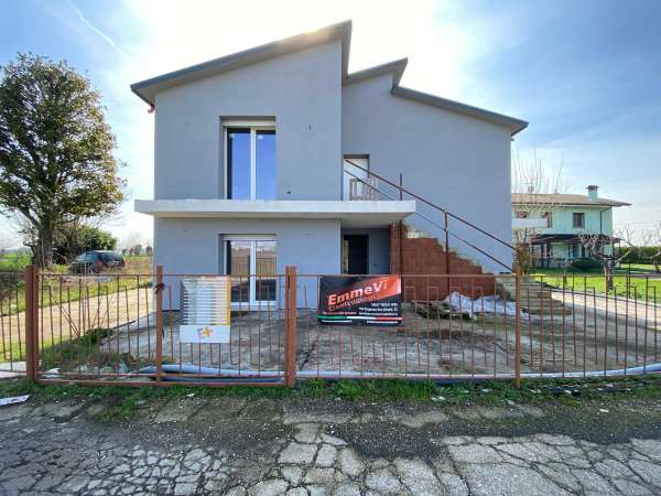 Foto Casa indipendente in vendita a Noventa Vicentina