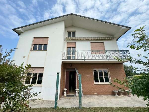 Foto Casa indipendente in vendita a Noventa Vicentina
