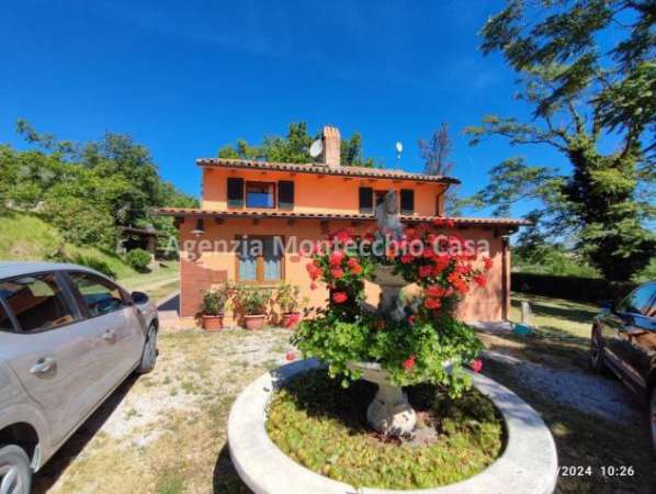 Foto Casa indipendente in vendita a Pesaro - 10 locali 284mq