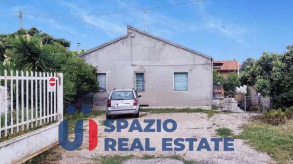 Foto Casa indipendente in vendita a Pescara - 12 locali 400mq