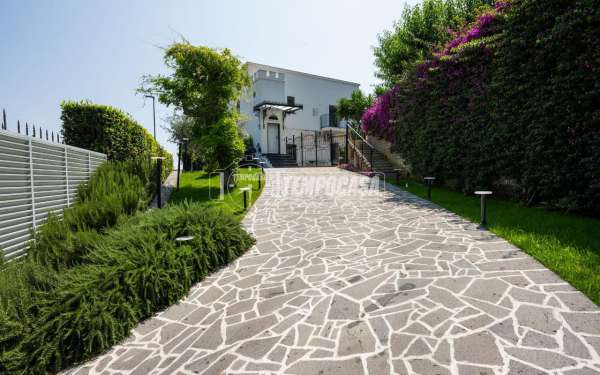Foto Casa indipendente in vendita a Pozzuoli