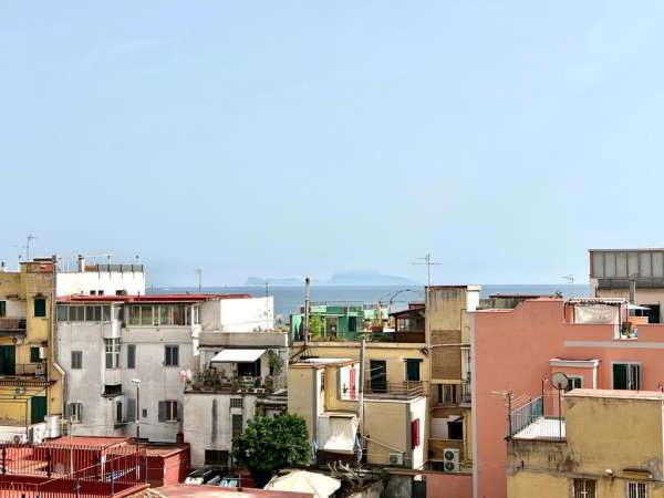 Foto Casa indipendente in vendita a Pozzuoli