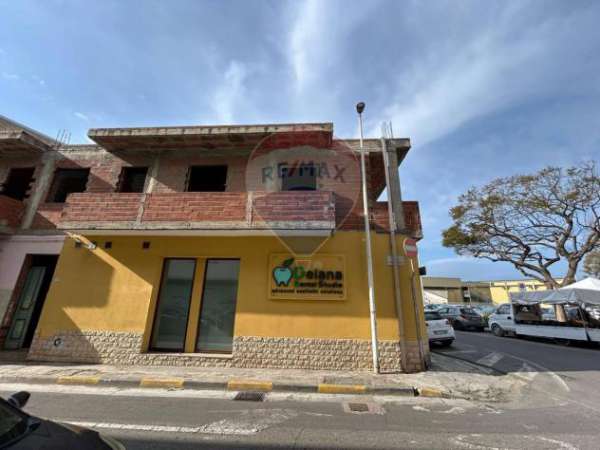 Foto Casa indipendente in vendita a Quartu Sant'Elena - 4 locali 170mq