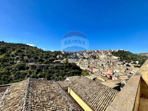 Foto Casa Indipendente in vendita a Ragusa, Ibla