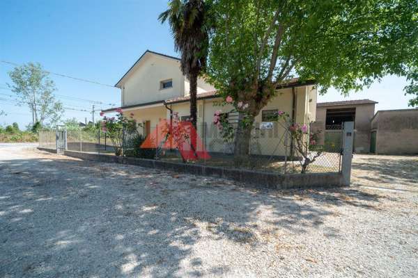 Foto Casa indipendente in vendita a Ravenna