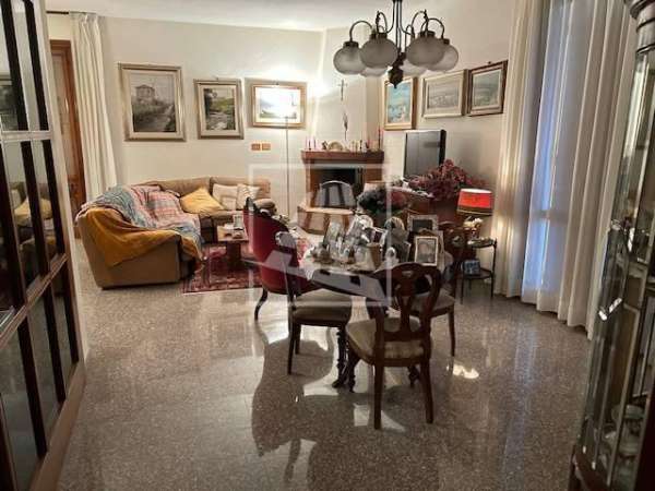 Foto Casa indipendente in vendita a Reggio Emilia