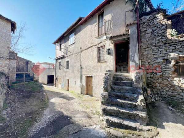 Foto Casa indipendente in vendita a Rieti - 4 locali 100mq