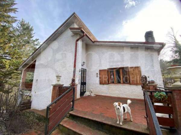 Foto Casa indipendente in vendita a Rieti - 5 locali 210mq