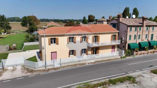 Foto Casa indipendente in vendita a Riva del Po