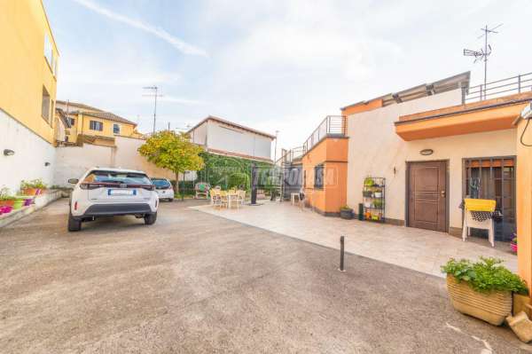 Foto Casa indipendente in vendita a Roma