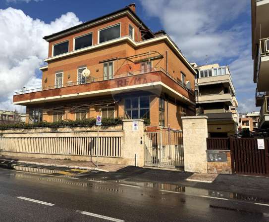 Foto Casa indipendente in vendita a Roma
