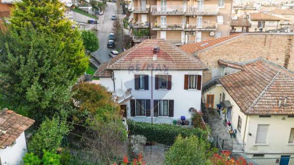 Foto Casa indipendente in vendita a Salsomaggiore Terme