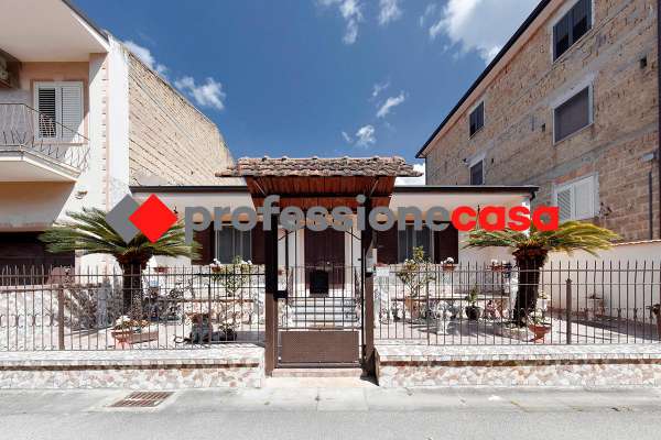 Foto Casa indipendente in vendita a San Nicola La Strada