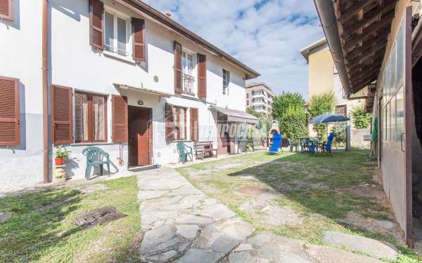 Foto Casa indipendente in vendita a Saronno