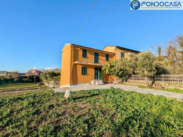 Foto Casa indipendente in vendita a Sarzana