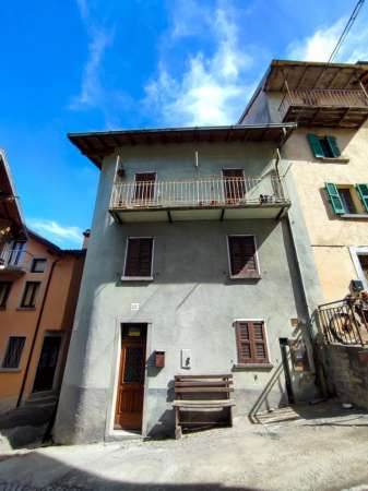 Foto Casa indipendente in vendita a Schignano