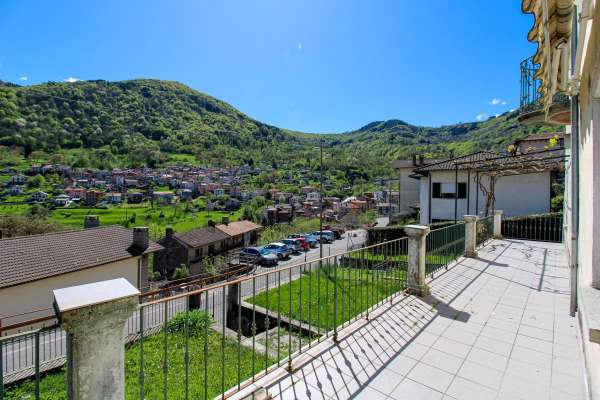 Foto Casa indipendente in vendita a Schignano