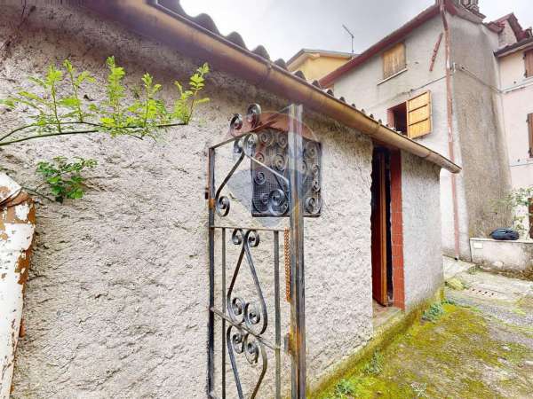 Foto Casa indipendente in vendita a Seravezza